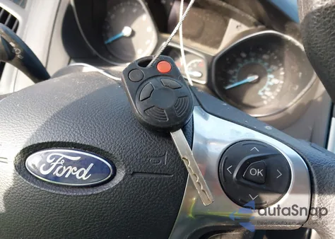 2013 Ford Focus Se z USA, uszkodzony, nr VIN 1FADP3F2XDL139389